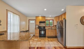 65 Netherwood Dr, Albertson, NY 11507