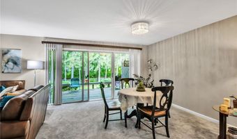 88 Breezewood Cmn, Amherst, NY 14051