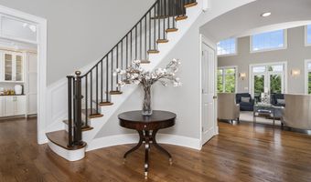 1 Stoneridge Dr, Albany, NY 12211