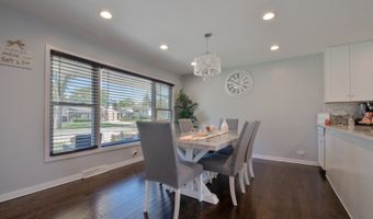441 S Yale Ave, Addison, IL 60101