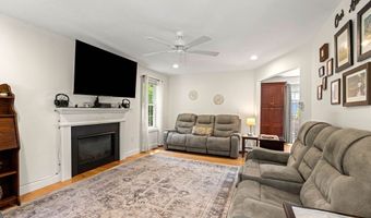 34 Amesbury Ave, Amesbury, MA 01913