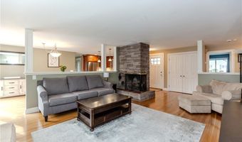 33 Rosewood Ln, Cumberland, RI 02864