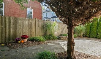 21 Slocum St, Newport, RI 02840