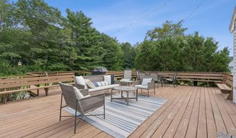 2 Winsome Lea Rd, Falmouth, ME 04105