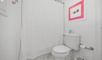 80 BEACH COTTAGE Ln 201, Atlantic Beach, FL 32233