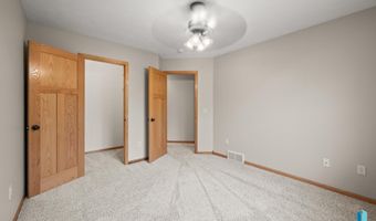 324 S Spring Pl, Brandon, SD 57005