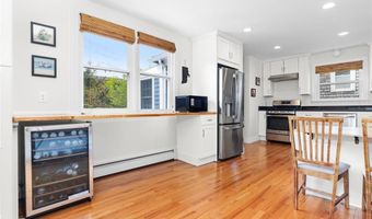 92 Franklin St, Bristol, RI 02809