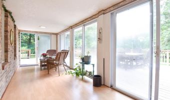 5557 Schuetz Ln, Alhambra, IL 62001