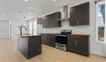 1005 F SW St, Ardmore, OK 73401