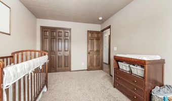 205 S Sunshine Ave, Brandon, SD 57005