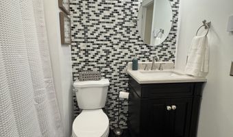 8 Scuppo Rd APT 13, Danbury, CT 06811