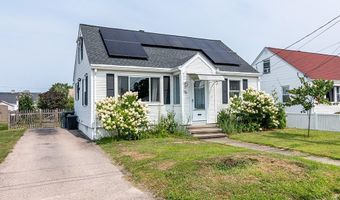76 Burbank St, Cranston, RI 02910