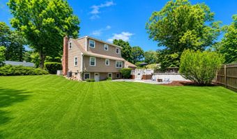 11 Autumn Ln, Attleboro, MA 02703