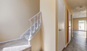 132 Sutton Pl 132, Bloomfield, CT 06002