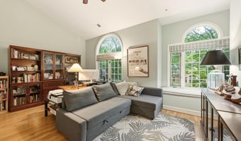 5803 MADAKET Rd, Bethesda, MD 20816