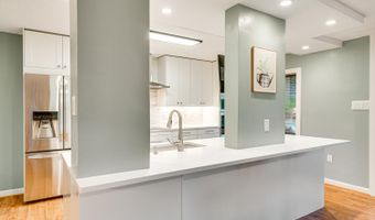 200 N PICKETT St 308, Alexandria, VA 22304