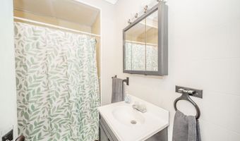 826 E 31st St, Anderson, IN 46016