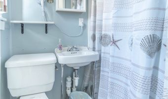 24 Bethune St, Alexandria Bay, NY 13607