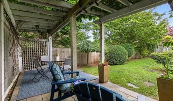 4 Garfield Ave, Bristol, RI 02809