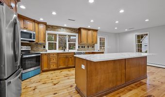 853 Oxford St S, Auburn, MA 01501