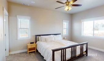 1015 E Canyon Dr, Big Water, UT 84741