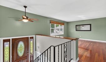 19 Midway Dr, Albany, NY 12205