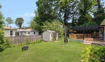 17 Lee St, Cranston, RI 02920
