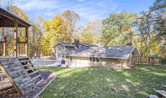 7160 River Valley Dr SE, Alto, MI 49302
