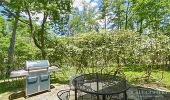 140 Library Ln, Banner Elk, NC 28604