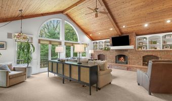 326 Greentree Ln NE, Ada, MI 49301