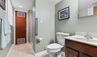 203 Tanglewood Ct, Middletown, NJ 07748