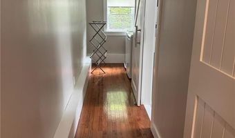 53 Center Ave, Middletown, RI 02842