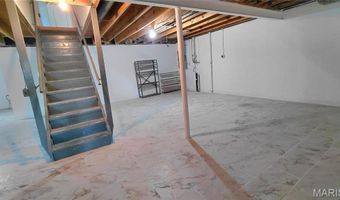 874 Hollyridge Dr, Ballwin, MO 63011