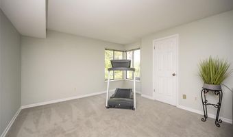 1878 Ridgeview Circle Dr, Ballwin, MO 63021