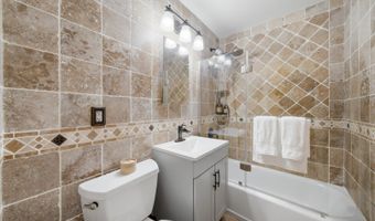 905 N Douglas Ave, Arlington Heights, IL 60004