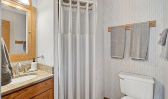 1323 Scott Cir, Ames, IA 50014