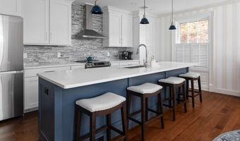 217 Hope St 1, Bristol, RI 02809