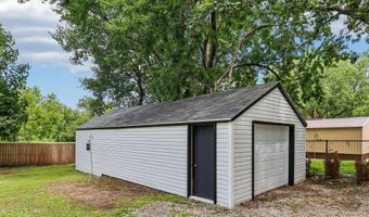 601 1st St E, Altoona, IA 50009