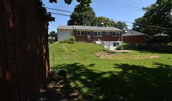 5800 Crossmont Dr, Affton, MO 63123
