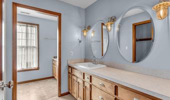 987 N 640 Rd, Baldwin City, KS 66006