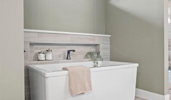 3682 Kinsley Blvd, Ann Arbor, MI 48105