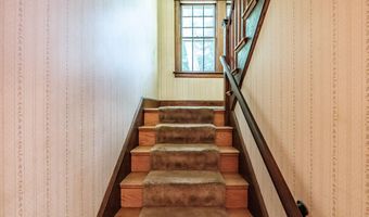 4 Pineway Dr, Auburn, ME 04210
