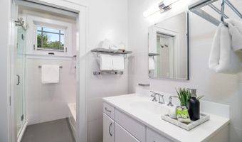 13 Kellogg St, Brookfield, CT 06804