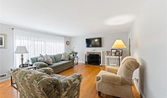 16 Fern Dr, East Providence, RI 02916