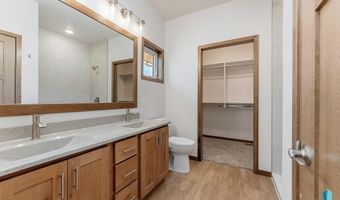 2316 E Tinley St, Brandon, SD 57005