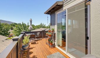 955 Overlook Dr, Ashland, OR 97520