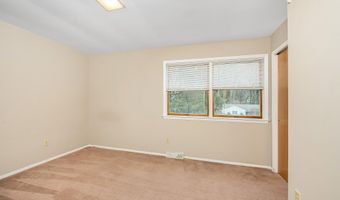 3 Springwood Manor Dr, Albany, NY 12211