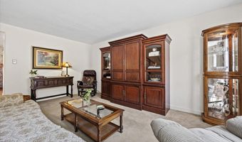 64 Colonial Vlg, Falmouth, ME 04105