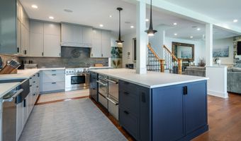 156 N Lake Shore Dr, Brookfield, CT 06804