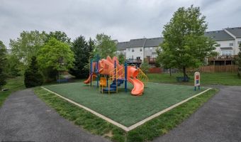 7716 EFFINGHAM Sq, Alexandria, VA 22315